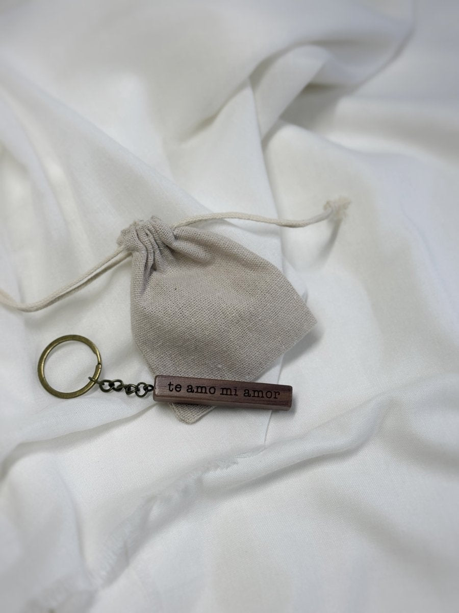 Llavero Nogal - Blanco y Negro Atelier