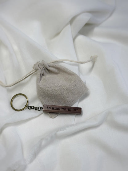 Llavero Nogal - Blanco y Negro Atelier